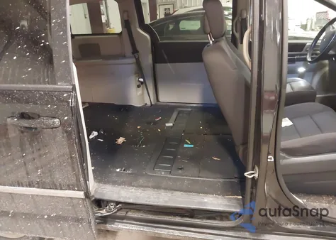 2010 Dodge Grand Caravan Sxt z USA, uszkodzony, nr VIN 2D4RN5D11AR355486